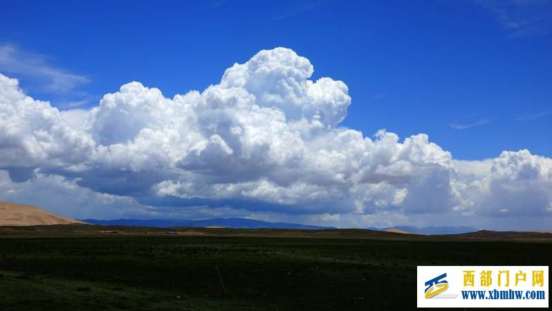 航拍青海碧波荡漾青海湖(图4)
