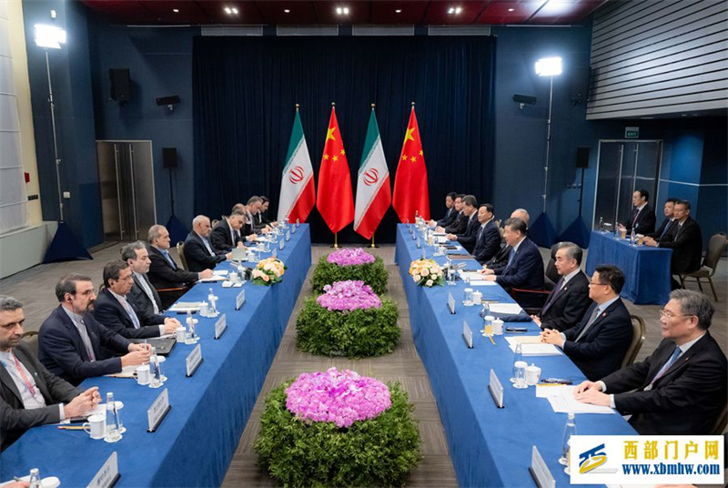 习近平会见伊朗总统佩泽希齐扬(图2)