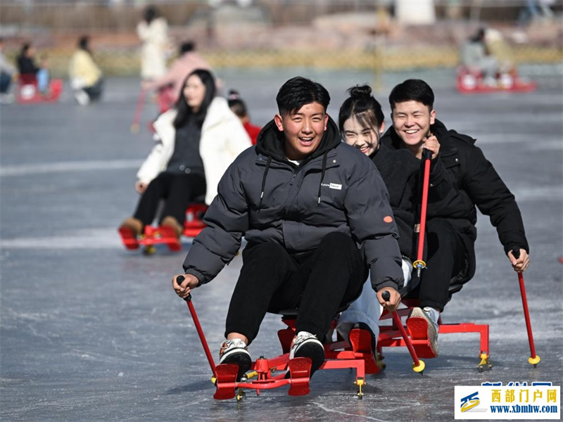 青海西宁：乐享冰趣 欢度周末(图2)