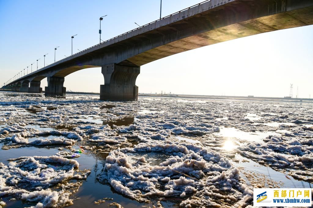 内蒙古包头：流凌盛景引游人(图2)